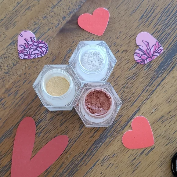 3 set of sparkling eye powders by benefit - Picture 5 of 5